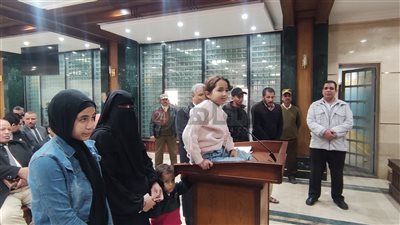 عايزة بابا يروح معانا.. صغيرة تُنقذ والدها من حكم قاسي بمحكمة وادي النطرون