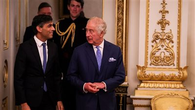 سوناك يقدم للملك تشارلز الثالث استقالته من رئاسة وزراء بريطانيا 