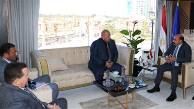 محافظ أسوان يقدم شكره لوزير البترول لإعادة تشغيل مستودع المنتجات البترولية لخدمة المشروعات القومية