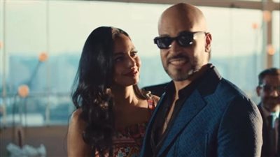 بظهور خاص مع زوجته.. أبو يطرح الأغنية الرسمية لفيلم السيستم