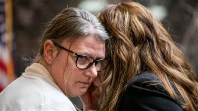 ابنها أطلق النيران على زملائه.. محاكمة والدة طالب مدرسة ميشيجان بتهمة القتل غير العمد