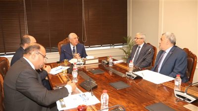 وزير الزراعة يلتقي قيادات جهاز حماية البحيرات لرفع كفاءة الأصول من المزارع والمفرخات