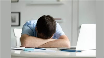 أبرزها الإفراط في تناول الكافيين.. عادات تسبب الشعور بالإرهاق