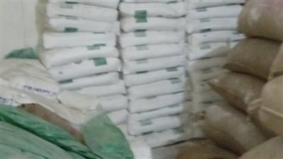 ضبط 81 طن سلع غذائية ومواد بناء وعلف حيوانى بغرض حجبها عن التداول بالغربية 