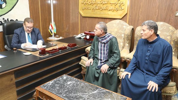 جانب من لقاء محافظ