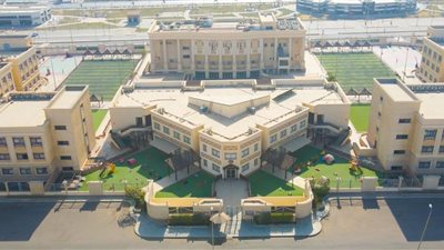 المدرسة البريطانية في زايد تحتمي بالجنسية الإنجليزية بعد سحل طالب.. وولي الأمر يحيل الواقعة للنيابة