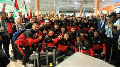 استقبال حافل لـ منتخب فلسطين بعد الوصول إلى جنوب إفريقيا| فيديو