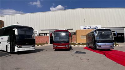 مسئولو الإسكان يزورون مصنعا جديدا لتجميع حافلات النقل بتوسعات المنطقة الصناعية بالسويس الجديدة