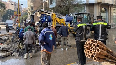 انفجار ماسورة مياه بشارع لبنان بالمهندسين.. وجهود مكثفة للإصلاح| صور