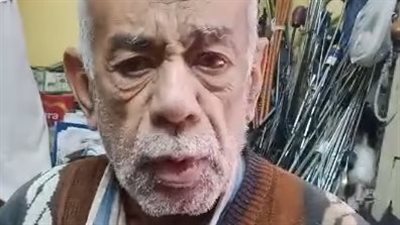 أقدم صانع شماسي بالإسكندرية: ورثت المهنة عن والدي.. والورشة شغالة من سنة 1927 | بث مباشر