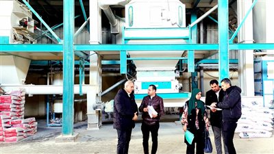 ضبط 17 طن أعلاف داخل مصنع دون ترخيص بالبحيرة