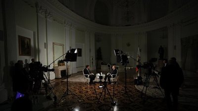 وُصفت بمقابلة القرن وحققت 250 مليون مشاهدة.. خبراء روس يكشفون كواليس لقاء بوتين مع الصحفي الأمريكي