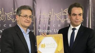 اتحاد كتاب إفريقيا وآسيا يكرم جلال الشايب على كتابه رجال عاشوا ألف عام