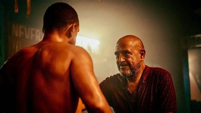 أشرف عبد الباقي: تعاونت لأول مرة مع مدرب تمثيل بعد 38 سنة.. والمسرح مش موجود في مصر بشكل مناسب| حوار