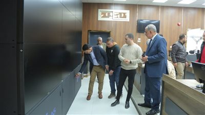 محافظ كفر الشيخ يتفقد التجهيزات النهائية لمركز سيطرة الشبكة الوطنية للطوارئ والسلامة العامة