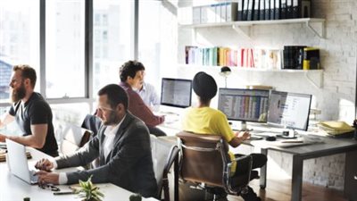 أبرزها التغيرات المزاجية.. أضرار الجلوس لفترة طويلة على الصحة