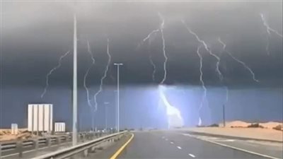 جبهة باردة.. الطقس في الإمارات غدًا وموعد بداية الأمطار الغزيرة