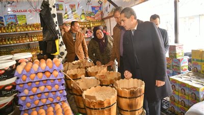 محافظ الغربية يتابع توفر السلع الغذائية بكفر الزيات.. ويشدد على انضباط الأسواق