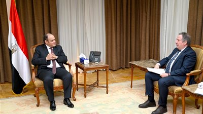 وزير التجارة يبحث مع ممثلي شركة شيشجام التركية خطتها المستقبلية لتوسيع استثماراتها بمصر