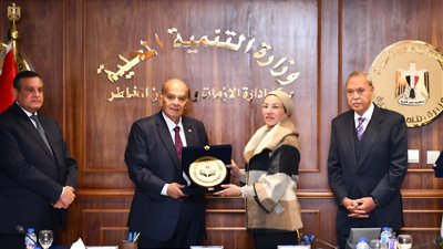 بـ 116 مليون جنيه.. وزيرا البيئة والتنمية المحلية يشهدان توقيع عقد جمع ونقل المخلفات الصلبة بشبرا الخيمة | صور 
