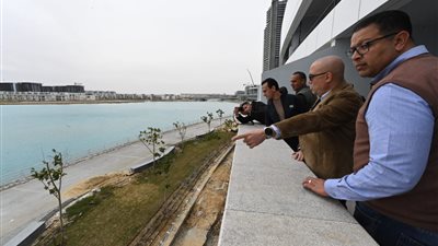وزير الإسكان يوجه بضغط معدلات تنفيذ مشروعات العلمين الجديدة والالتزام بأعلى معايير الجودة
