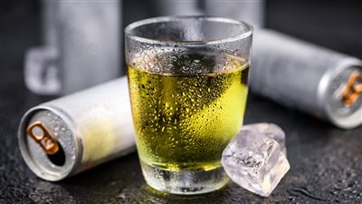 تآكل في المعدة.. إصابة شاب بمرض خطير بسبب مشروبات الطاقة بأيرلندا الشمالية