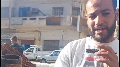 قصة كفاح بائع أواني فخارية بأسيوط: بقالي 16 سنة في المهنة ونفسي ولادي يبقوا أحسن مني| بث مباشر