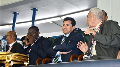 وزير الرياضة يشهد افتتاح البطولة الإفريقية للريشة الطائرة