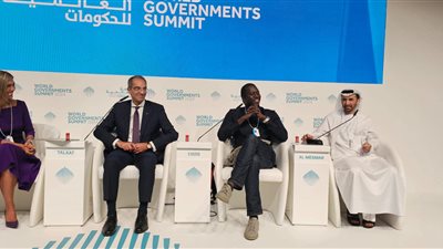 وزير الاتصالات يبحث مع نائب رئيس جوجل العالمية الخطط الاستثمارية للشركة بمصر