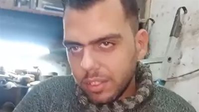 شاب يخصص جزءا من ورشة والده لإنشاء مشروع أعمال فنية من الأخشاب الطبيعية: بشكل أطباق وقطع ديكور| بث مباشر 