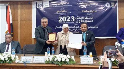 تكريم عمرو الليثي في الملتقى الإعلامي لكلية الإعلام بجامعة القاهرة