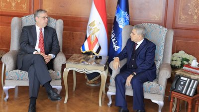 أسامة ربيع: قناة السويس مستمرة في تقديم كافة خدماتها رغم التحديات الراهنة