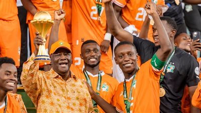 رئيس كوت ديفوار يهدي لاعبي الفيلة والجهاز الفني مبالغ مالية ضخمة