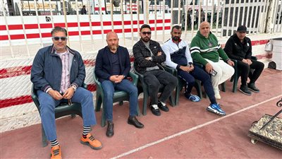 وائل رياض وجهاز منتخب الشباب يتابعون قمة الأهلي والزمالك في دوري 2005