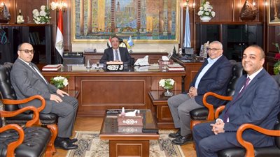 محافظ الإسكندرية يطمئن على توافر أسطوانات البوتاجاز بالأسواق قبل رمضان