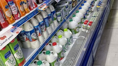 من المسؤول عن أزمة الألبان وعدم توافرها؟.. عضو شعبة المواد الغذائية يفجر مفاجأة