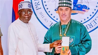 بيسيرو يعلن رحيله عن منتخب نيجيريا.. ويوجه رسالة عاطفية لـ اللاعبين