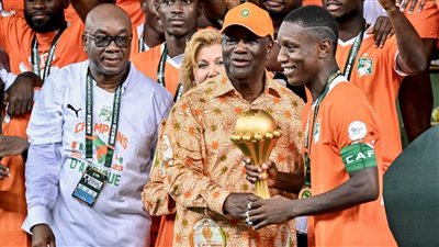 فيلا ومبالغ مالية ضخمة.. رئيس كوت ديفوار يفاجئ اللاعبين والعاملين بعد أمم إفريقيا 