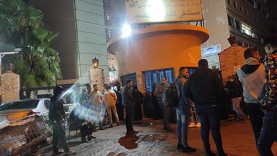 وصول فريق من النيابة العامة لمستشفى القباري لمناظرة جثامين 4 من ضحايا حادث صحراوي الإسكندرية 