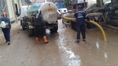 سحب تجمعات مياه الأمطار بمراكز ومدن كفر الشيخ| صور