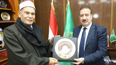 محافظ المنوفية يكرم وكيل وزارة الأوقاف لبلوغه سن المعاش