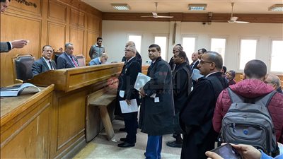 دفاع المتهم الأول في قضية رشوة مصلحة الجمارك: موكلي مريض مخ وأعصاب