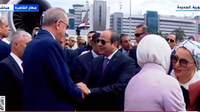  أول زيارة منذ 12 عامًا.. الرئيس السيسي يستقبل أردوغان بمطار القاهرة 