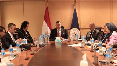 وزير الآثار يعقد اجتماعا موسعا لمناقشة سبل تطوير السياحة النيلية في مصر