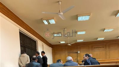 بينهم مدير إدارة الكسب غير المشروع بوزارة العدل.. وصول المتهمين في قضية رشوة مصلحة الجمارك