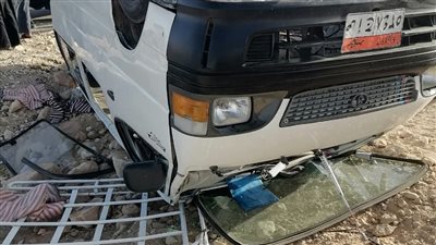 الدفع بـ8 سيارات إسعاف.. انقلاب ميكروباص على صحراوي قنا | صور