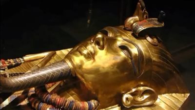 قبل عرضه في المتحف الكبير.. أحدث صور لـ تابوت الملك توت عنخ آمون