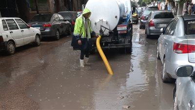 استمرار سقوط الأمطار المتوسطة والغزيرة على الإسكندرية 