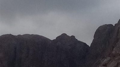 الشمس لم تشرق في سانت كاترين.. ودرجة الحرارة بالنهار درجتان فقط