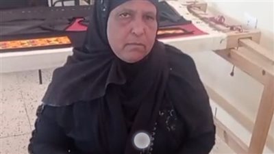 شغالة بعين واحدة.. مُسنة بقنا تنسج المشغولات على النول الفرنسي: زوجي كفيف وبساعده علشان أولادي |بث مباشر